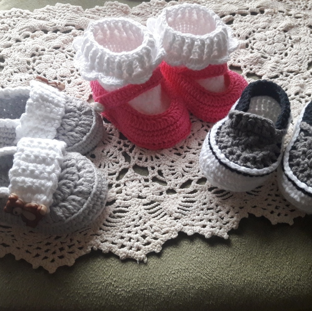 Baby's  shoes